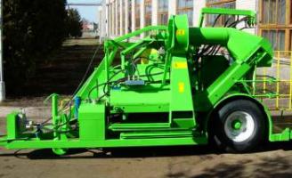 Комбайн для уборки ягодных плодов.