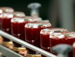 Конвеерное производство джема.